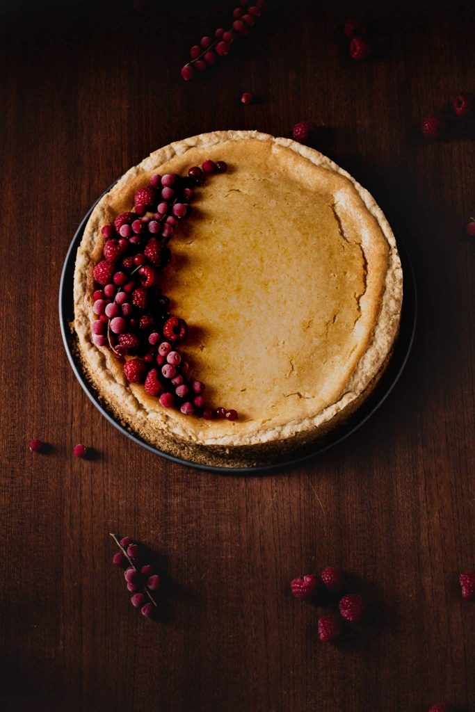 Veganer Käsekuchen wie bei Mama – einfaches Rezept mit pflanzlichem Quark und Zitronennote