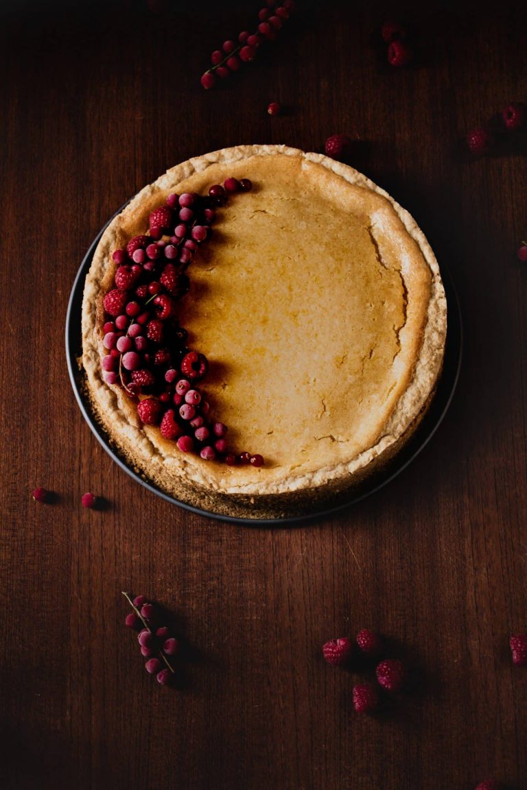 Veganer Käsekuchen wie bei Mama – einfaches Rezept mit pflanzlichem Quark und Zitronennote