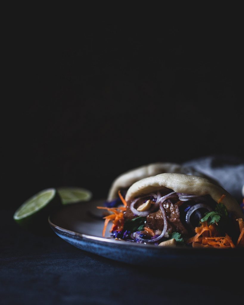 Guabaoburger mit veganem Sauerbraten