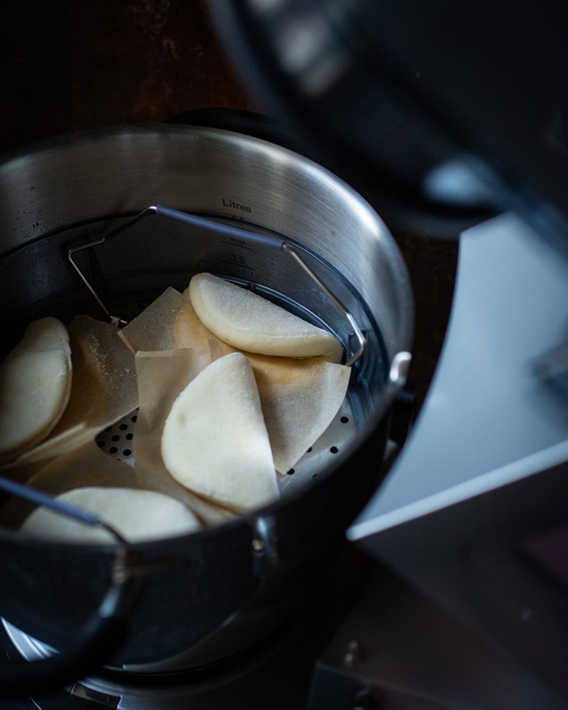 Guabaoburger mit veganem Sauerbraten