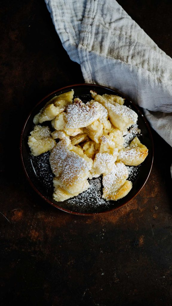 Vegane Rezepte hier findest du einen glutunfreien Kaiserschmarren von theveganloversclub