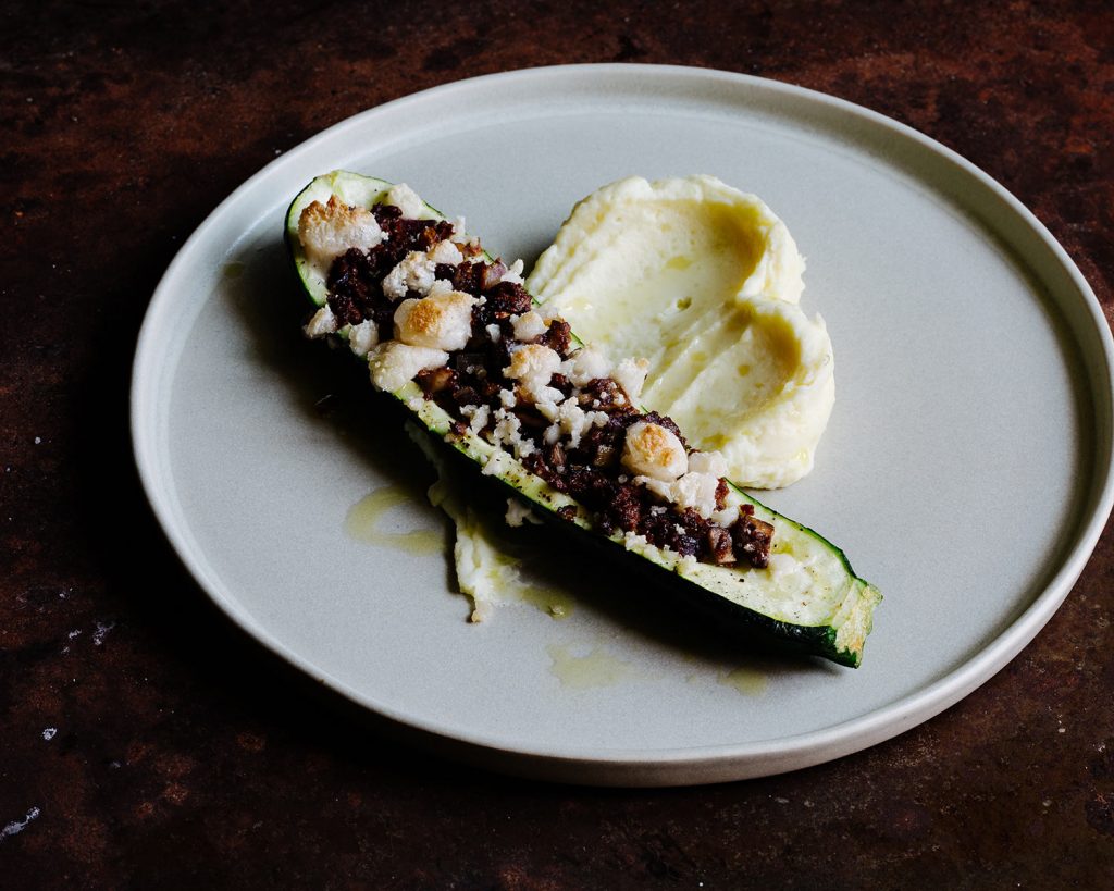 gefuellte zucchini aus dem ofen mit veganer fuellung
