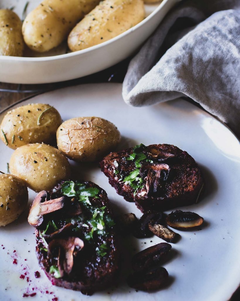 vegane seitan steaks mit kraeutermarinade vom grill