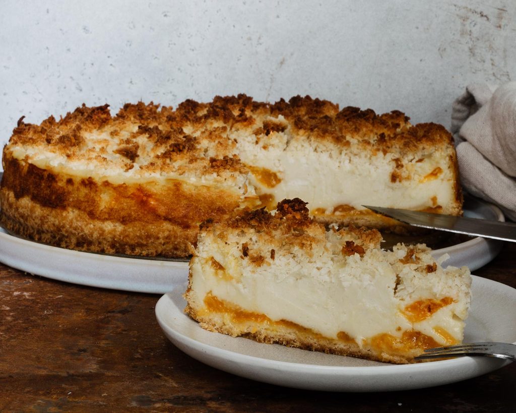 Veganer Mandarinen Käsekuchen mit cremiger Füllung und Kokosstreuseln