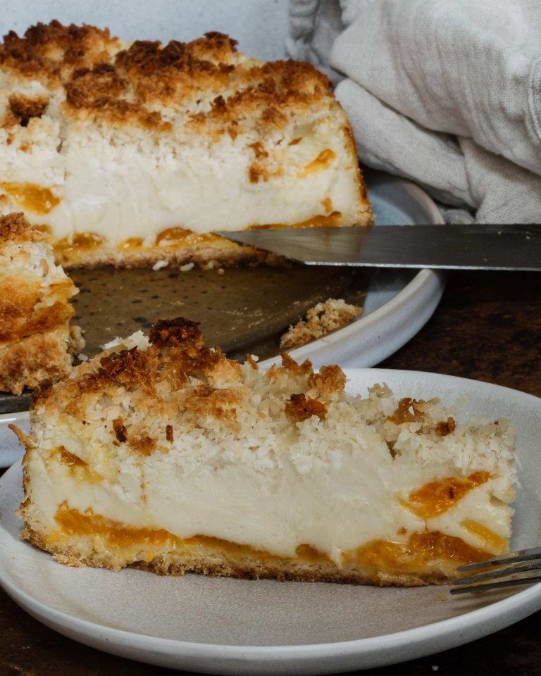 Veganer Mandarinen Käsekuchen mit cremiger Füllung und Kokosstreuseln