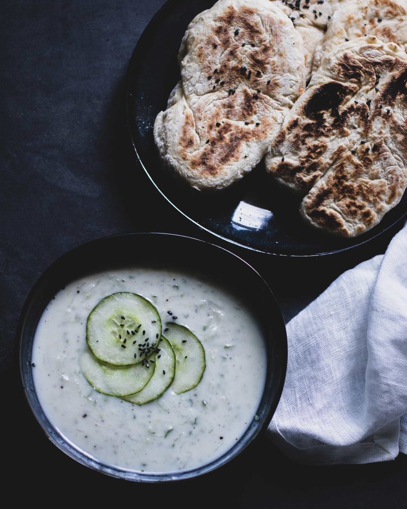 Veganes Naan frisch und fluffig aus der Pfanne