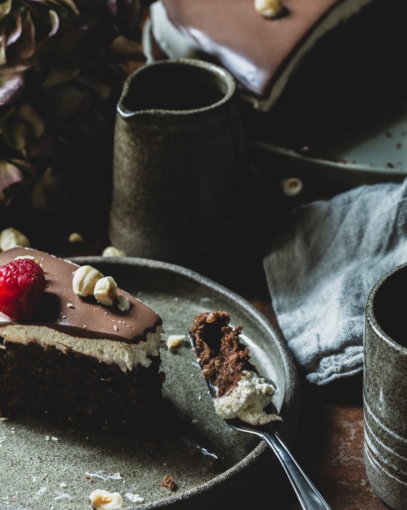 Vegane Schokotorte mit Haselnüssen und Schokoladen-Ganache