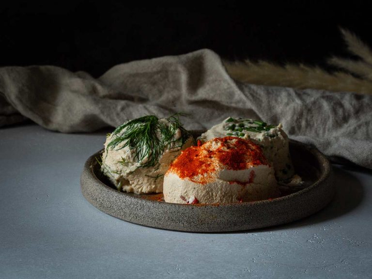 Selbstgemachter veganer Cashew Frischkäse aus Cashewkernen