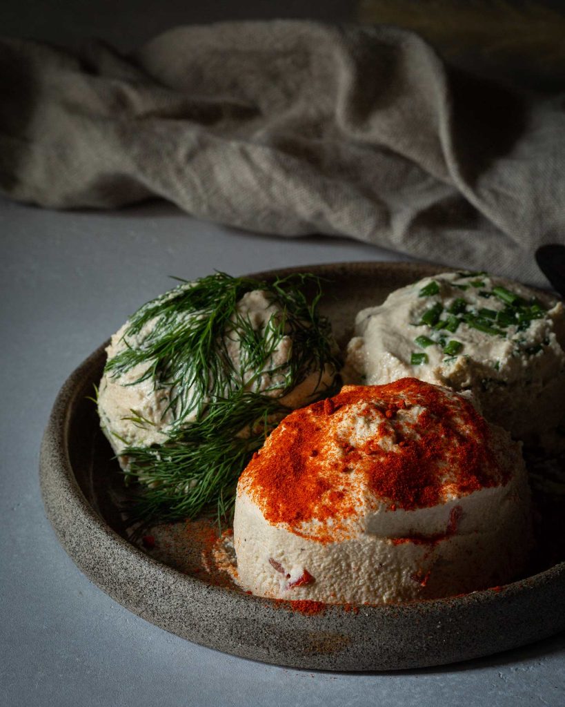 Selbstgemachter veganer Cashew Frischkäse aus Cashewkernen