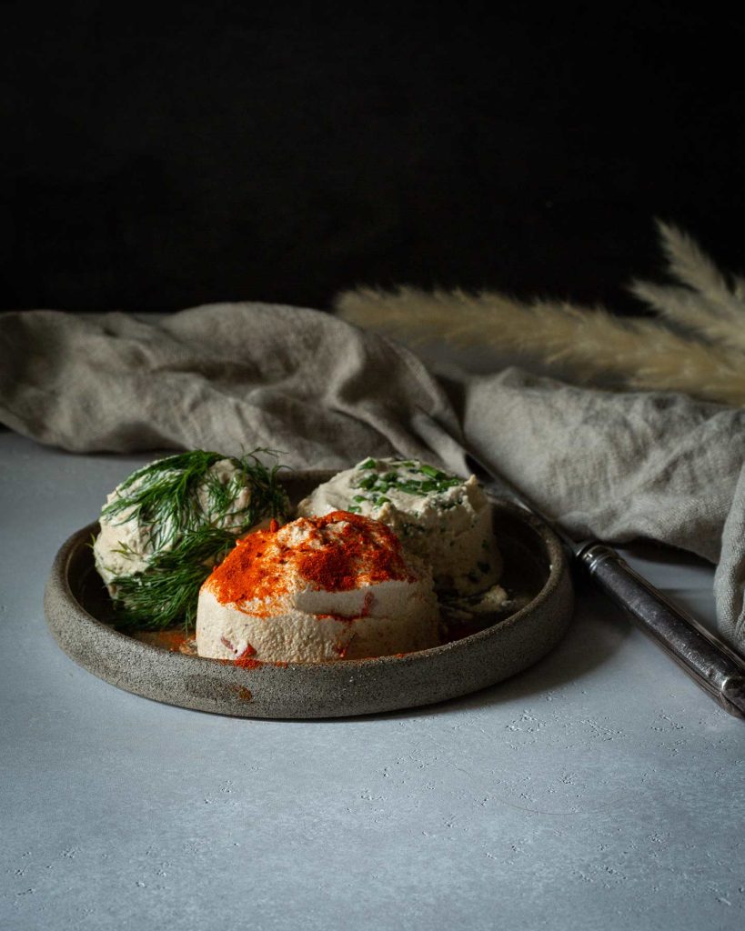 Selbstgemachter veganer Cashew Frischkäse aus Cashewkernen
